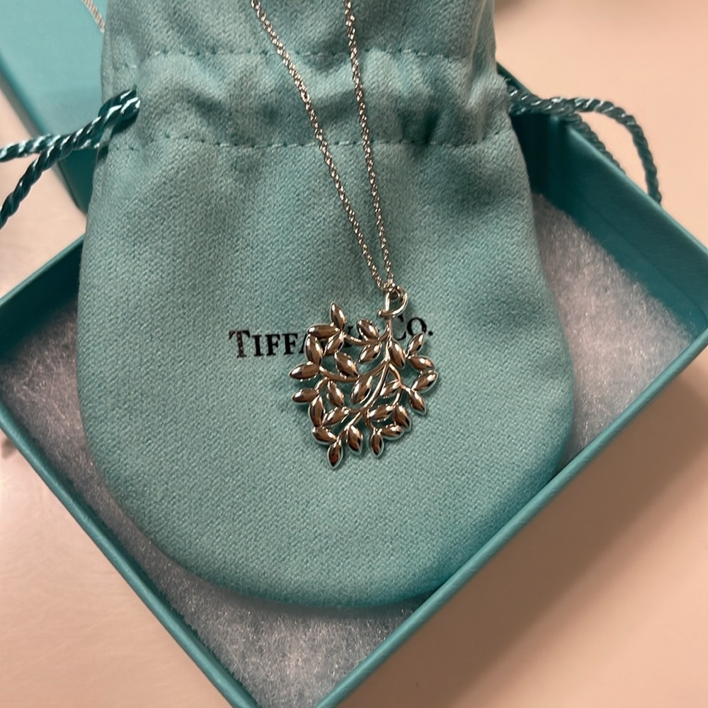 Tiffany & Co. Paloma Picasso Olive Leaf Pendant - EUC